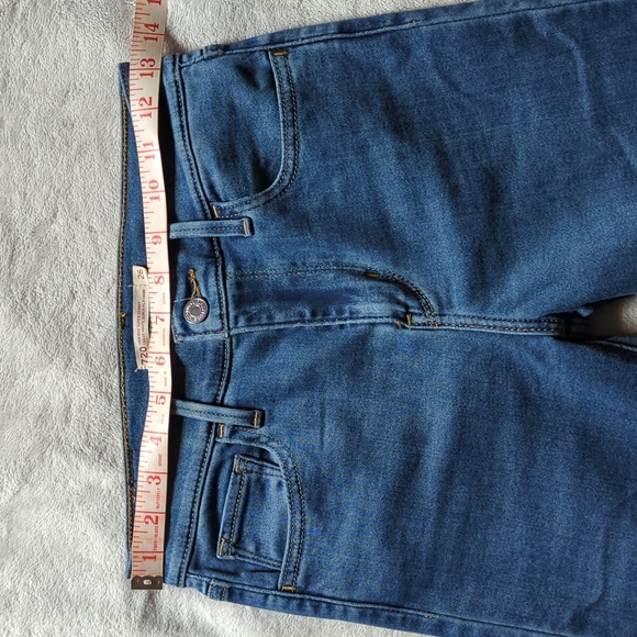 Levi 720 High Rise Supper Skinny - Picture 2 of 8